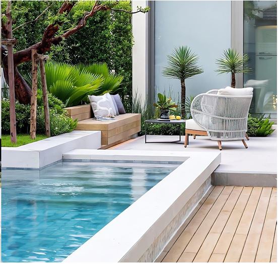 Luckinn Ivy Residence outdoor pool